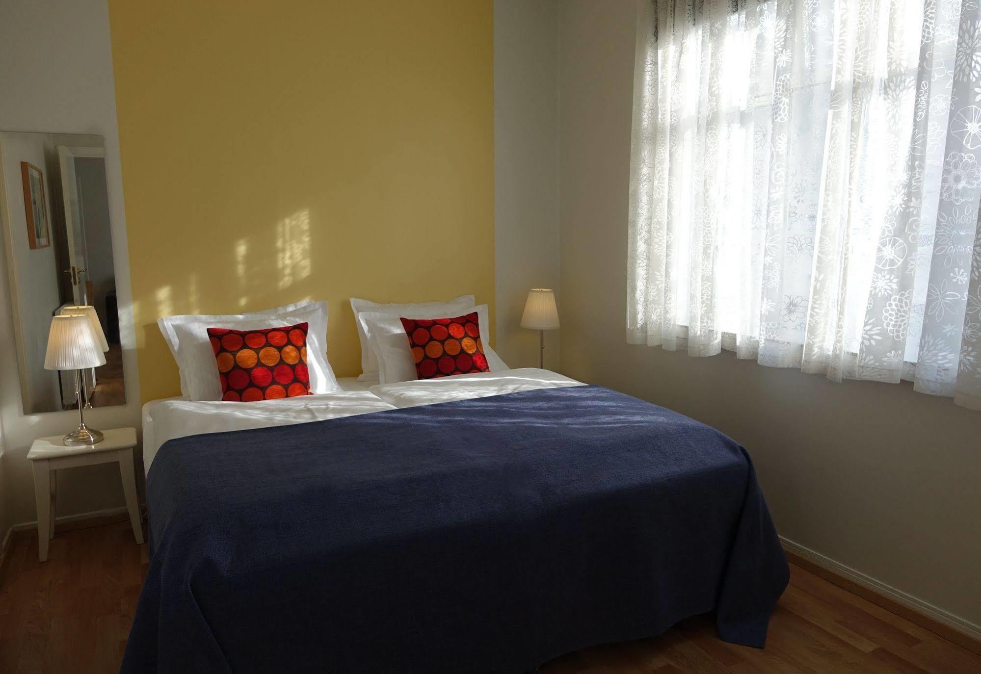 Castle House & Embassy Luxury Apartments Рейкьявик Экстерьер фото